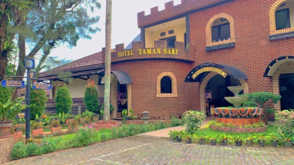 Taman Sari Hotel Dan Resort Sukabumi Bagian luar foto
