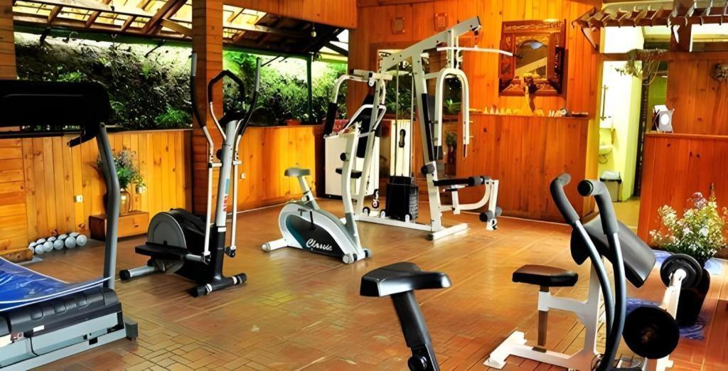 Taman Sari Hotel Dan Resort Sukabumi Bagian luar foto