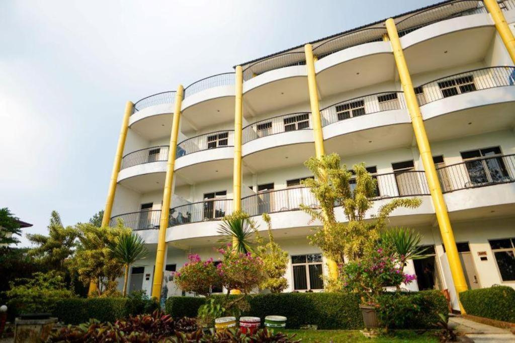 Taman Sari Hotel Dan Resort Sukabumi Bagian luar foto